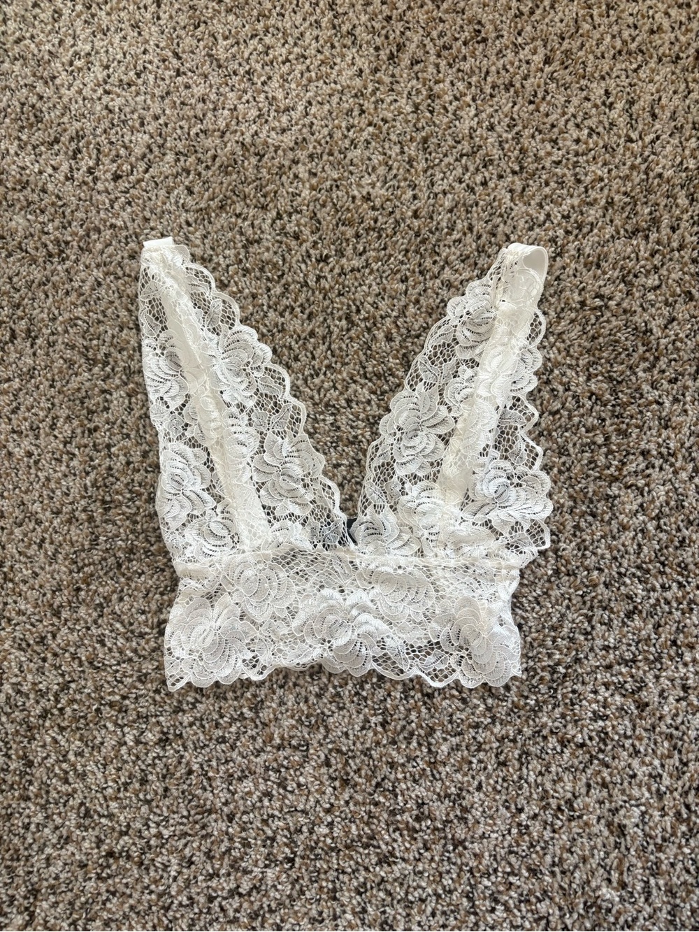 PrettyLittleThing White Floral Lace Plunge Bralette
